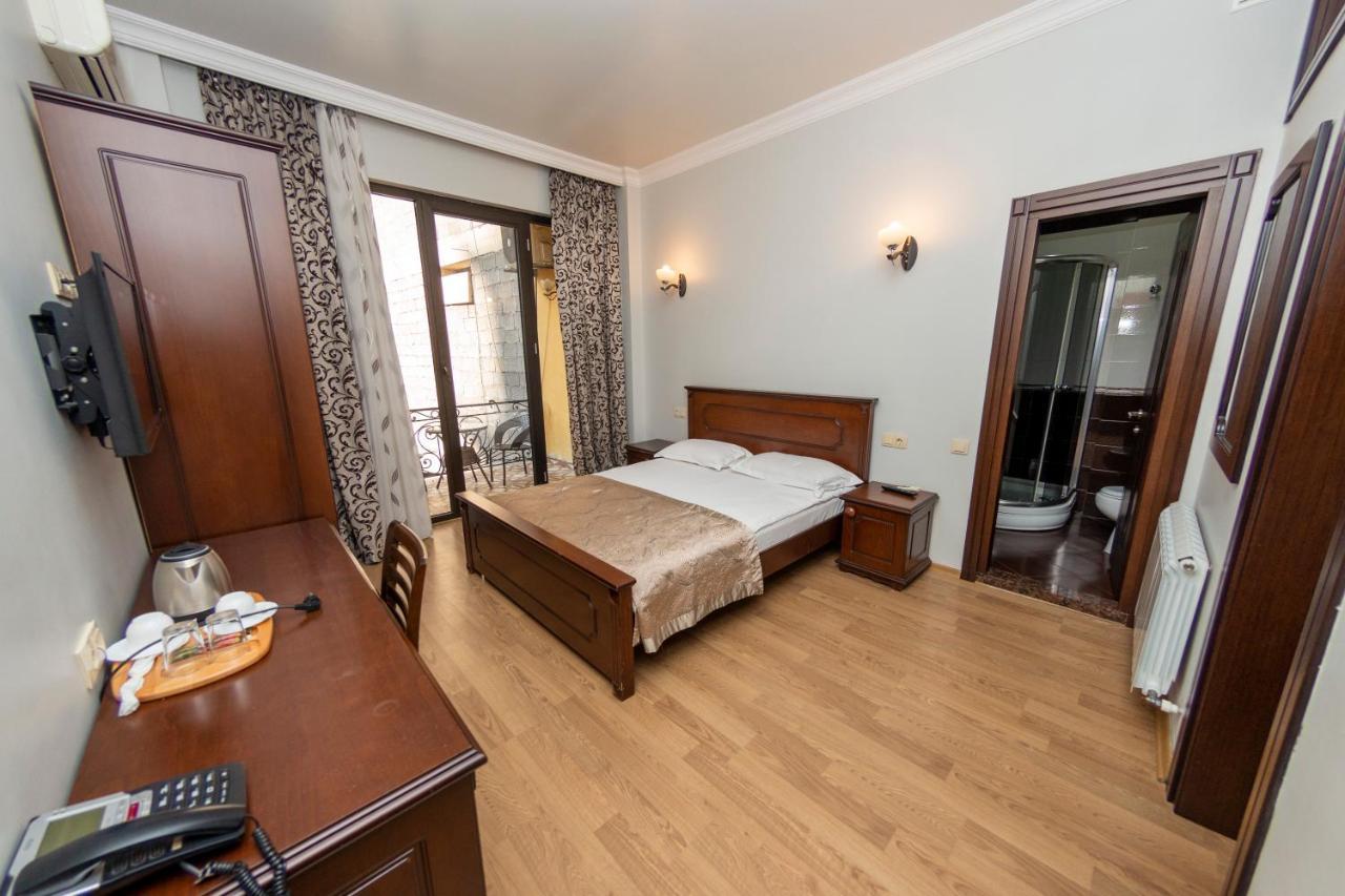 Eiffel Hotel Batumi Kültér fotó