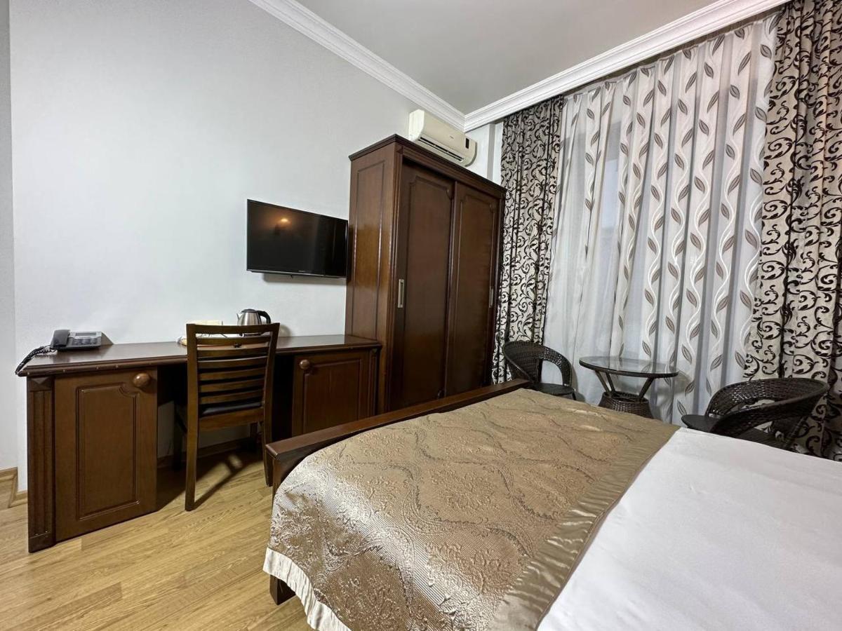 Eiffel Hotel Batumi Kültér fotó