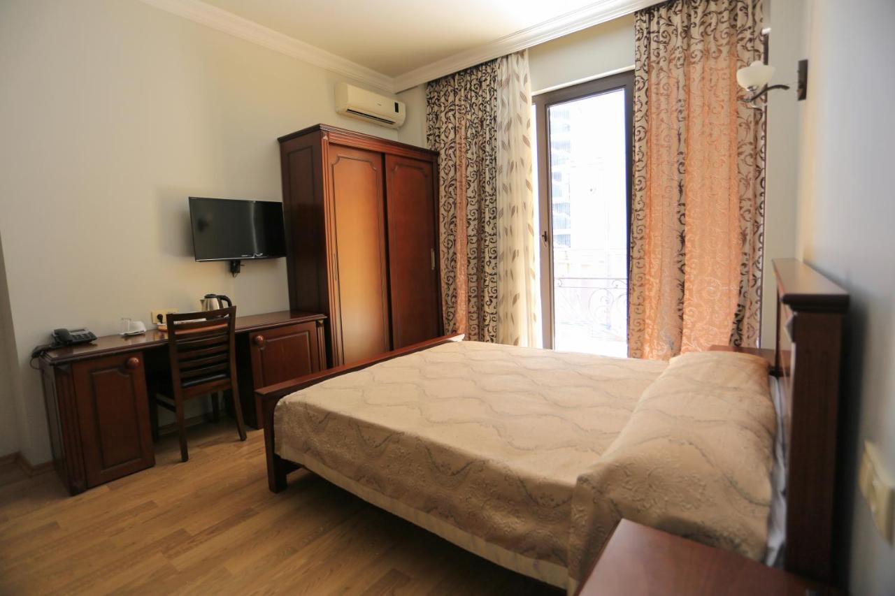 Eiffel Hotel Batumi Kültér fotó